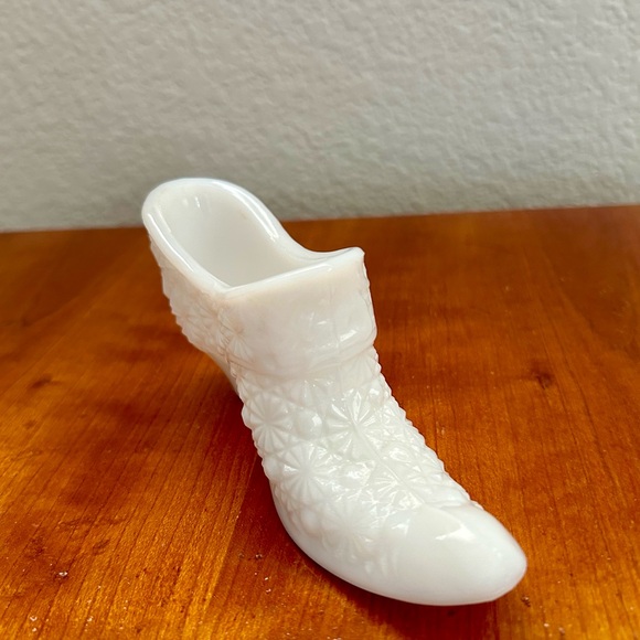Fenton Milk Glass White Shoe Vintage Daisy And Button Pattern - Picture 3 of 6